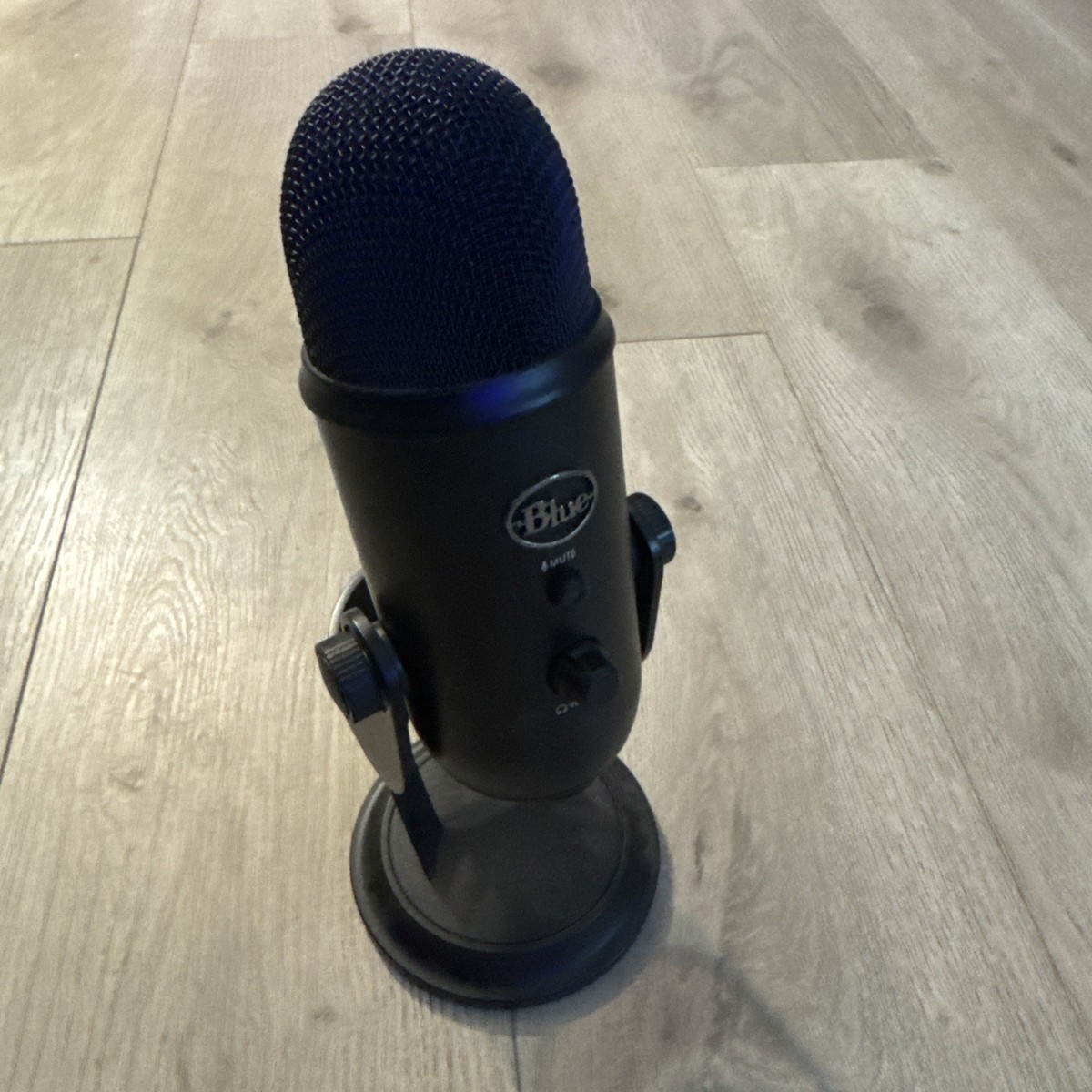 Blue Yeti USB Microphone Condenser Microphone A00132 - Black - NO