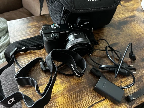Sony Alpha a6000 24,3MP Spiegellose Systemkamera - Schwarz (Kit mit 16-50mm...
