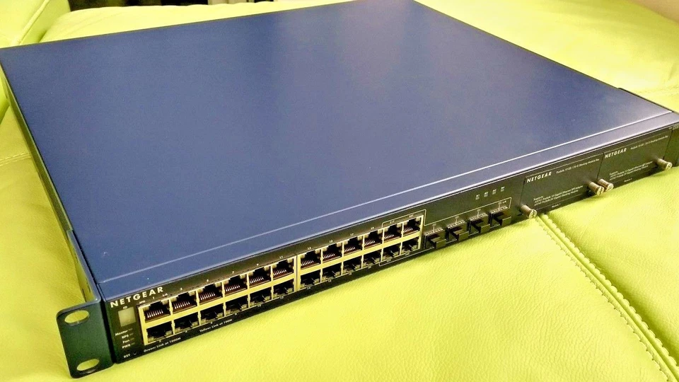 Netgear GSM7328S ProSafe GSM7328S Gigabit L3 Managed Stackable Switch (Inc VAT) - Image 3 of 4