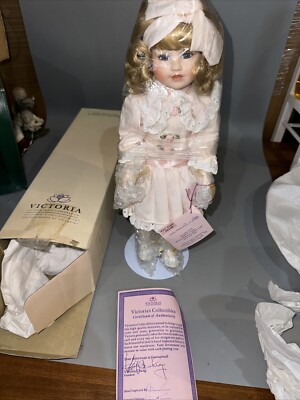 Victoria Impex Co Doll 14  Paige 21/1200 Porcelain And Cloth New
