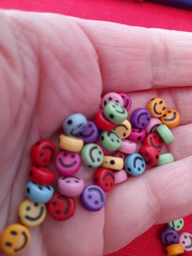 25 Mixed Acrylic Smile Beads Mixed Colours Jewellery Craft Spacer DIY B005 - Picture 2 of 2