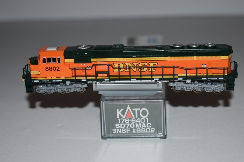 N Scale KATO 176-6401 BNSF SD70MAC Diesel Locomotive 8802 C57971