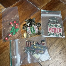 4 Christmas ornaments needlepoint peace joy ho ho ho Noel Gold Metal