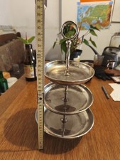 Etagere, Etagereständer, Servier-Etagere oder Torten-/Kuchen-Etagere genannt)