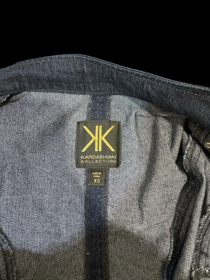 Chaqueta vaquera azul para mujer Kardashian Kollection XS Kourtney nueva sin etiquetas Foto 4 de 4