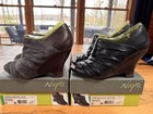 TWO Womens Naya Genesis Peep Toe Heel 9W Gray Suede Black Leather Shoe Bootie — photo 6