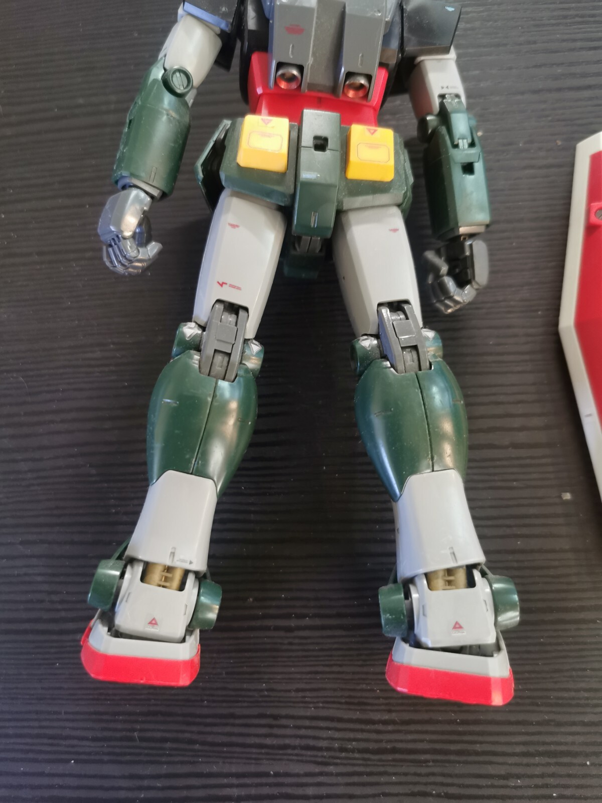  1/100 MG RX-78-2 GUNDAM VER. 2.0 REAL TYPE COLOR PLASTIC MODEL KIT BANDAI