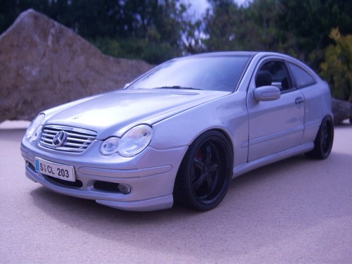 Maisto 31614 – Mercedes Classe C Sportcoupé 1/18 – Bleu – Édition Spéciale – Occasion Comme Neuve
