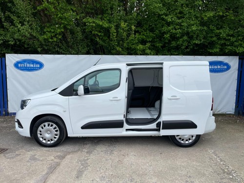 2021 70 Vauxhall Combo 1.5 Turbo D 130ps Sportive AUTO Van PLUS VAT - Picture 8 of 20