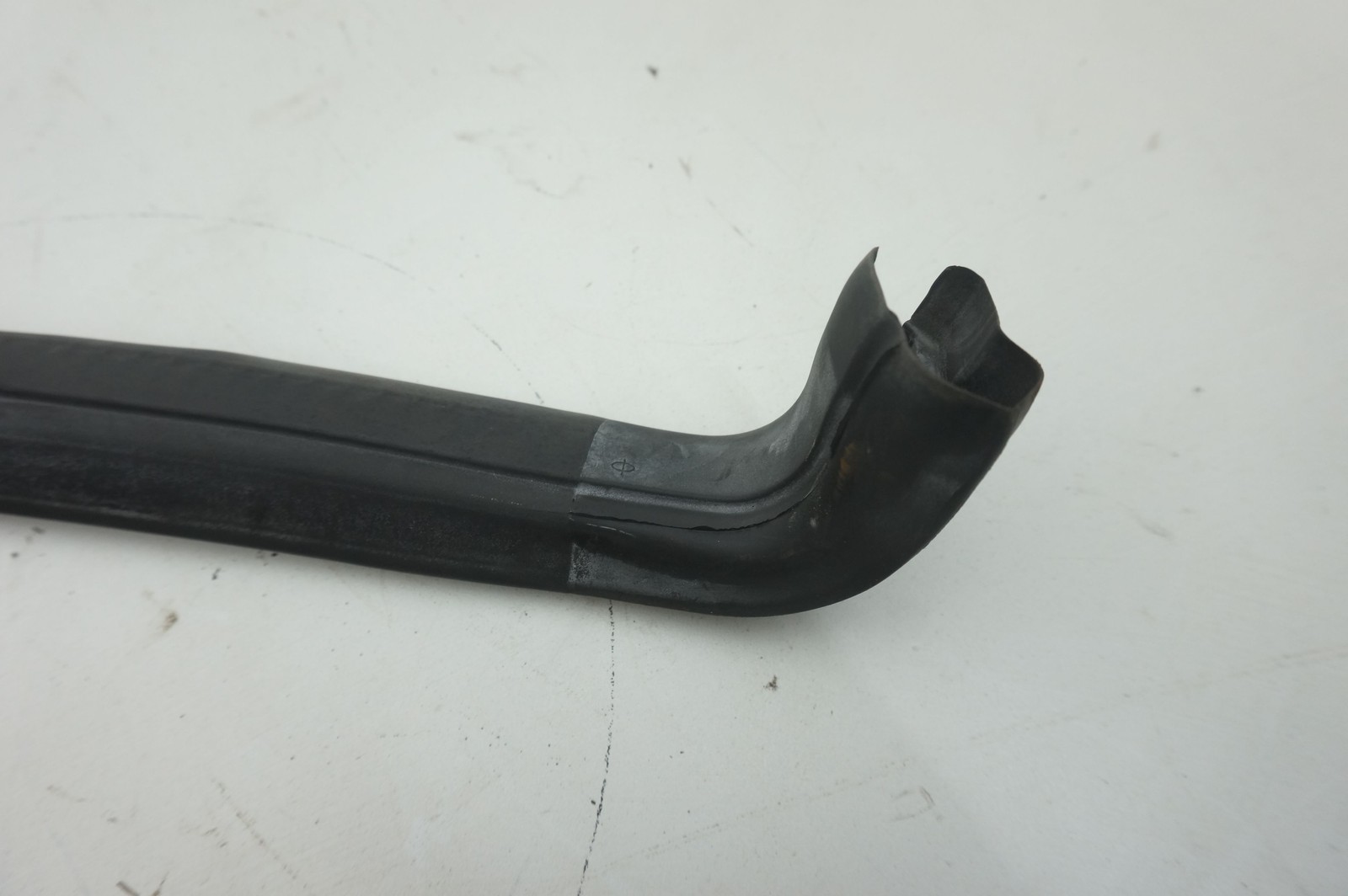 Roof Tub Weather Strip Seal Rubber Gasket OEM 82201000 Ferrari 488 Spider 2017