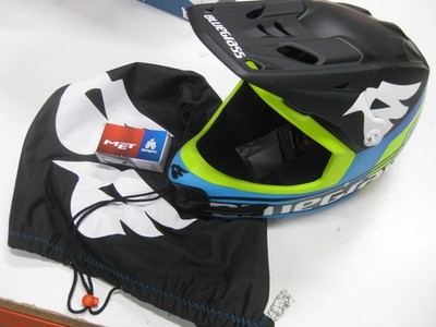 Restposten: Bluegrass Brave Fahrradhelm, Größe M, black shaded blue safet