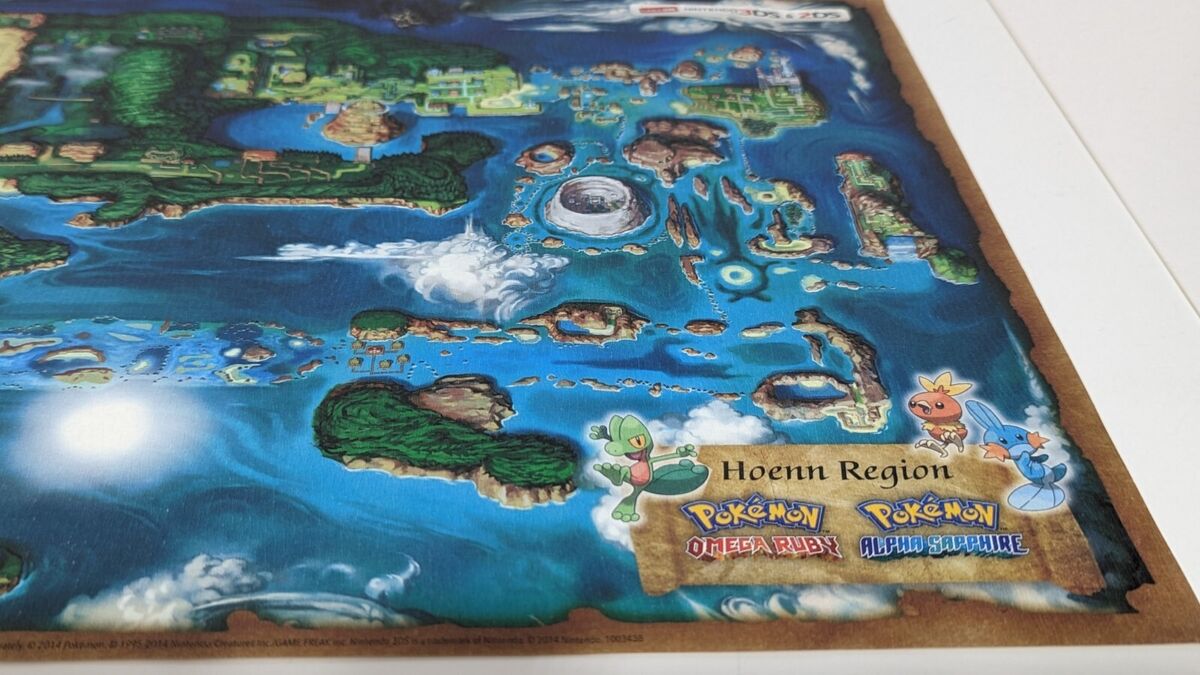 Pokedex Pokémon Omega Ruby and Pokémon Alpha Sapphire No Hoenn Region  Poster Map 9781101898208