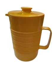 Vintage Rubbermaid Ribbed Pitcher #2678 2-Quart Vintage 1970s Bright Yellow EUC