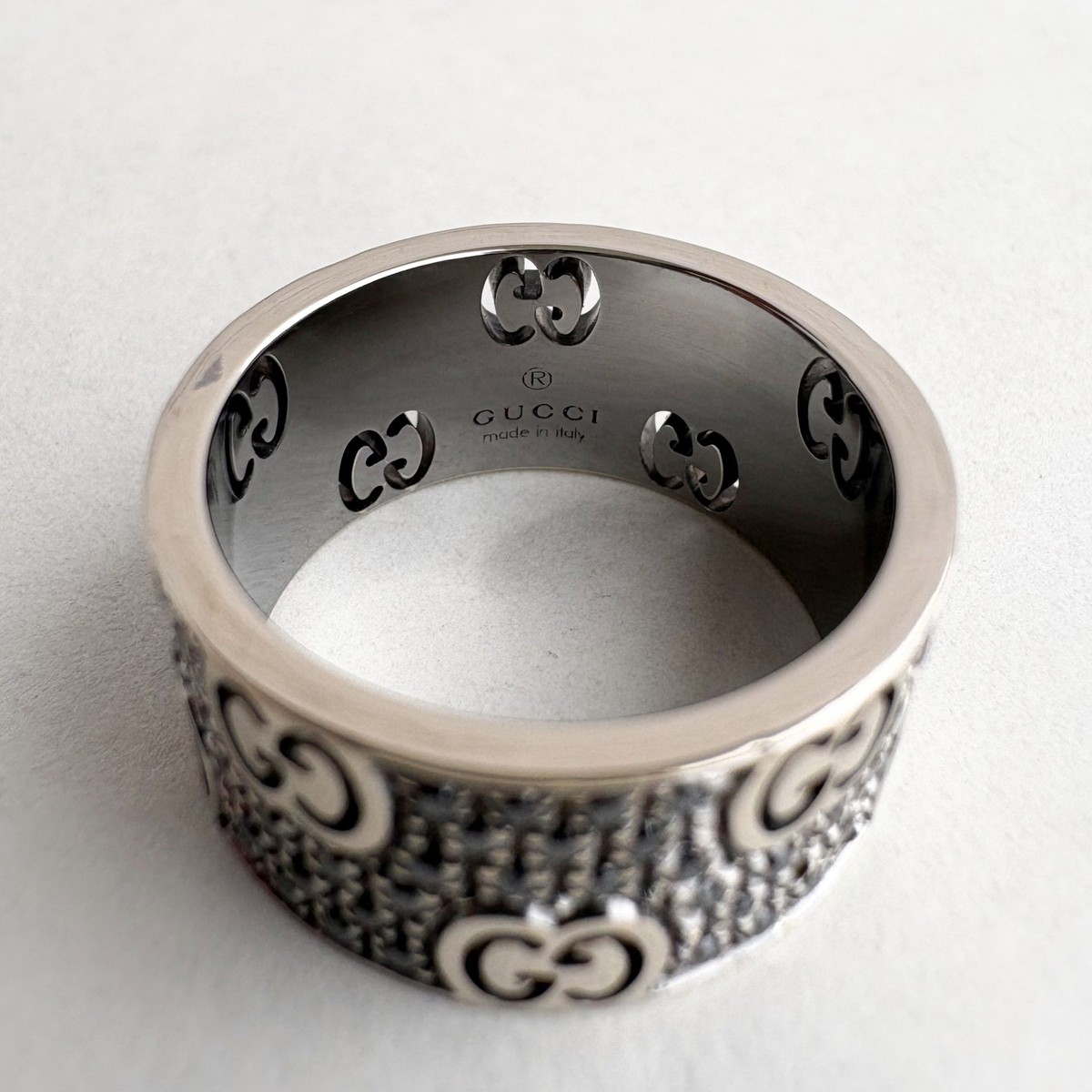 Gucci Icon Wide Ring 18k / 750 White Gold with 110 Black Diamonds