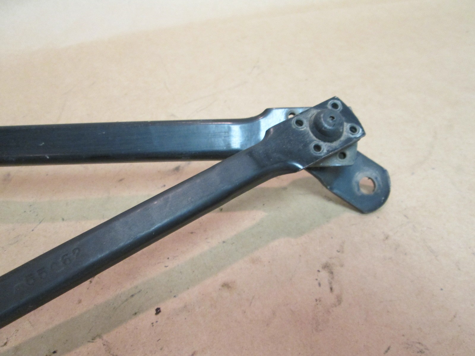 Ferrari Mondial - Windshield Wiper Levers / Linkage # 60659200