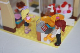 LEGO Friends Downtown Bakery (41006) 
