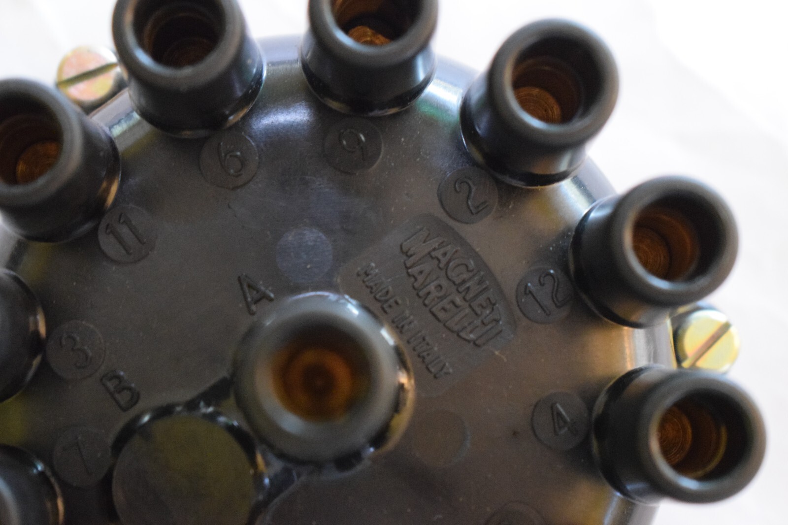 OEM Magneti Marelli Distributor Cap Ferrari 512BB 512BBi 400i 95300043 713528-01