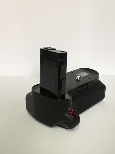 Newell Battery Grip BG-D5100+ for Nikon D5100 / D5200 - Picture 11 of 17