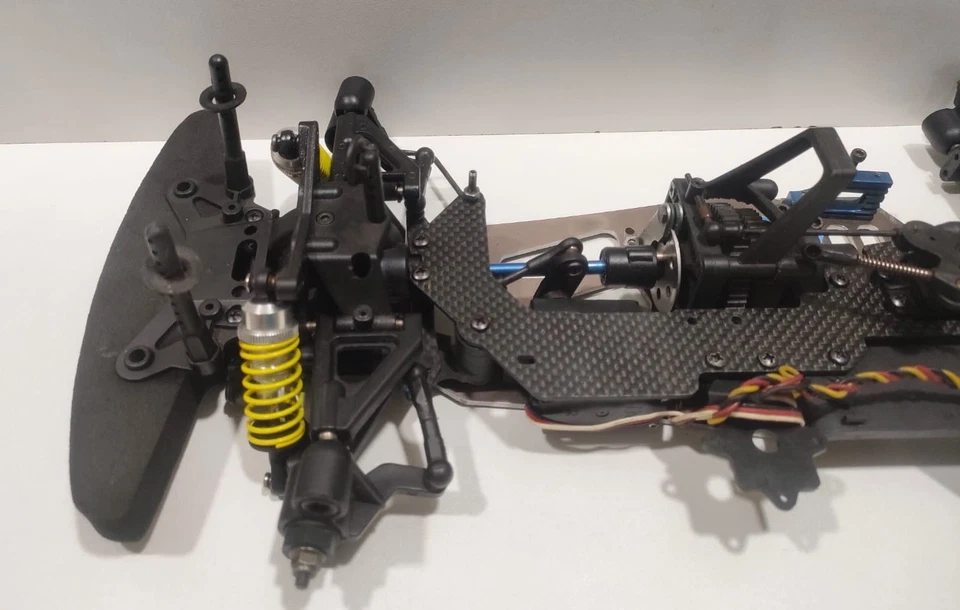 Kyosho FW-05R Rare Nitro Competition Touring Car Kit Fw05r - Image 2 of 4