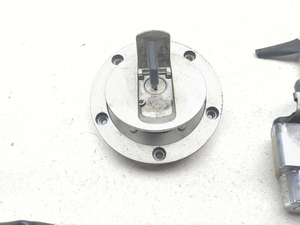 04-12 Victory Kingpin Lock Set Ignition Switch Cap Key Indicator harness - Image 2 of 4