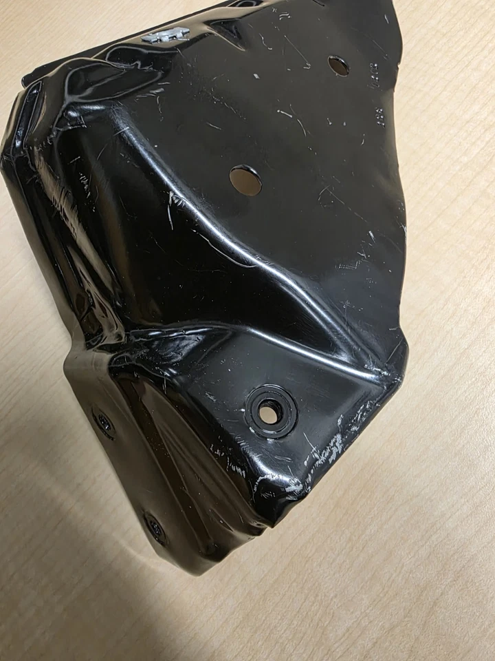 Soporte delantero del panel de la rueda delantera del lado del pasajero GM 233343215 Foto 4 de 4