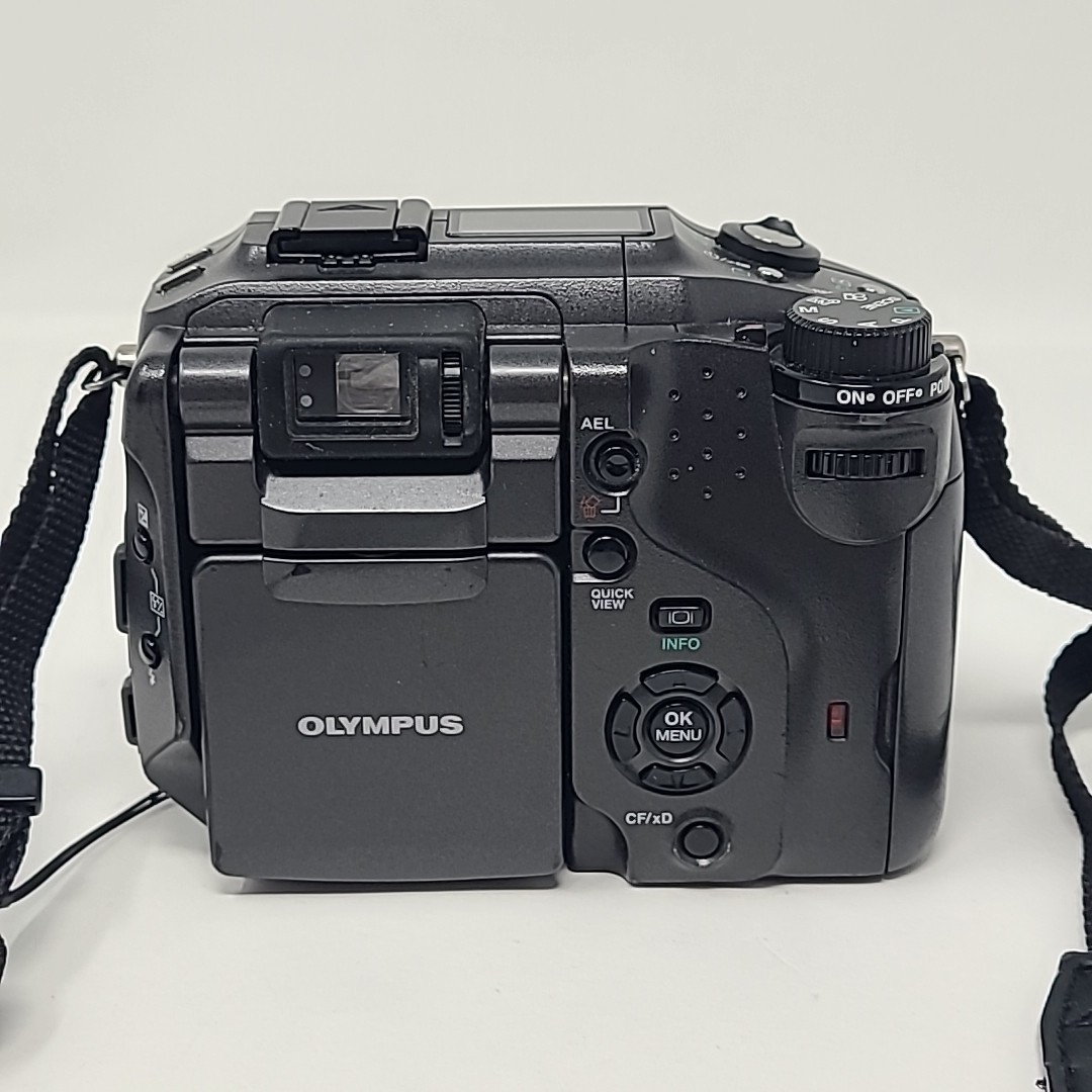 700万画素、光学4倍ズーム搭載OLYMPUS C-7070 デジタルカメラ Olympus C-7070 Wide Zoom: Digital Photography Review