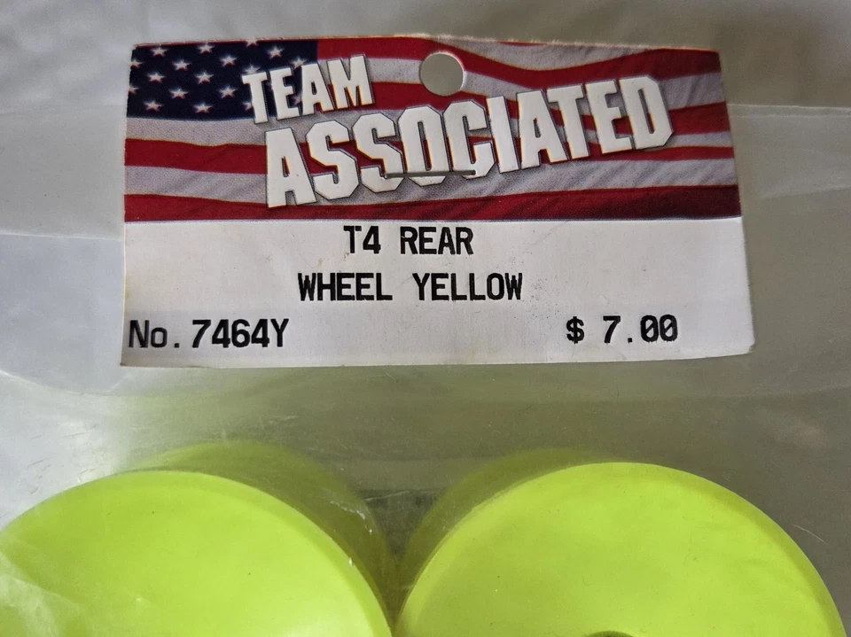 Team Associated ~ 7464Y ~ Yellow Rear Rims for T4 ~ Vintage NOS - Image 2 of 4