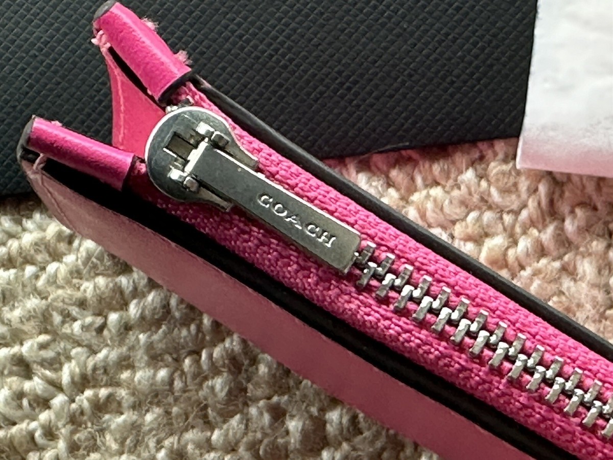 NWT COACH LIL NAS X KITTENS BRIGHT FUCHSIA ZIP CARD CASE NWT COACH LIL NAS X KITTENS BRIGHT FUCHSIA ZIP CARD CASE