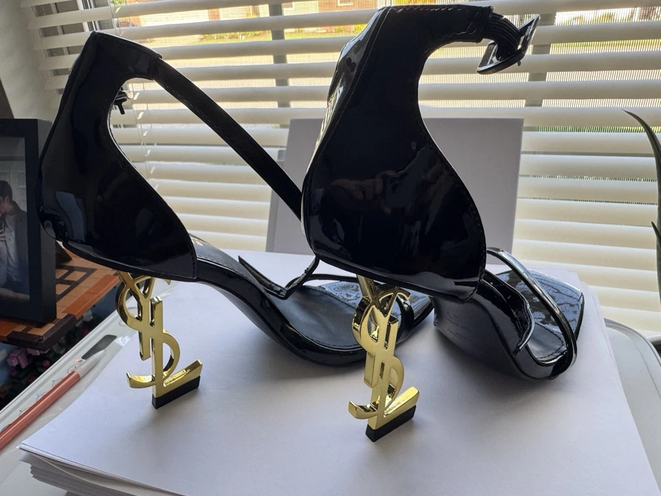 Sandalias SAINT LAURENTOpyum charol adornadas Foto 3 de 3