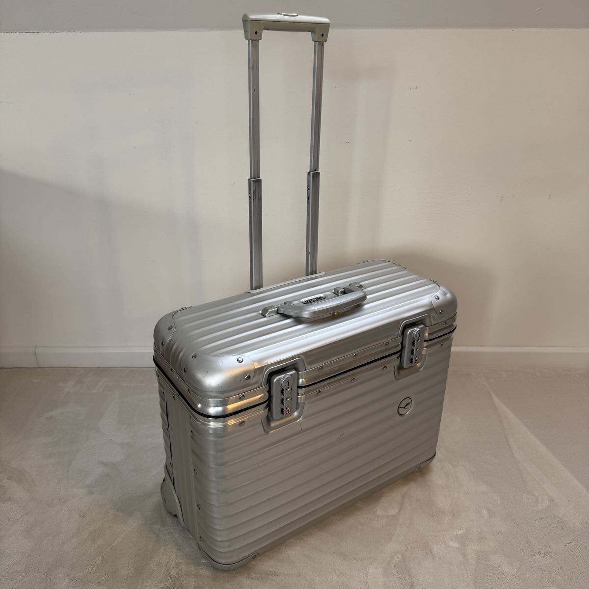 Rimowa Lufthansa Topas Pilot Trolley Silver 2 wheels Carry Case