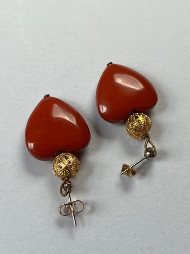Vintage Lacey Hollow Goldtone Bead w Carved Rust Colored Stone Heart Dangle Post - Picture 4 of 5