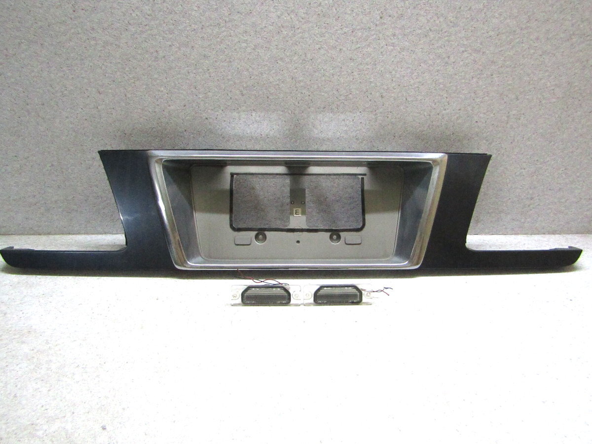 デモニオ　パーツ 1997 2001 JDM NISSAN CIMA Y33 INFINITY Q45 REAR TRUNK LICENSE