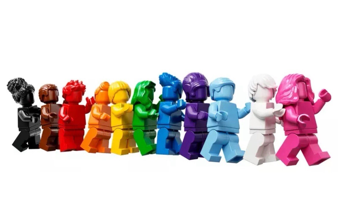 Lego 40516 Pre Order LEGO 40516 Everyone Is Awesome Rainbow Pride