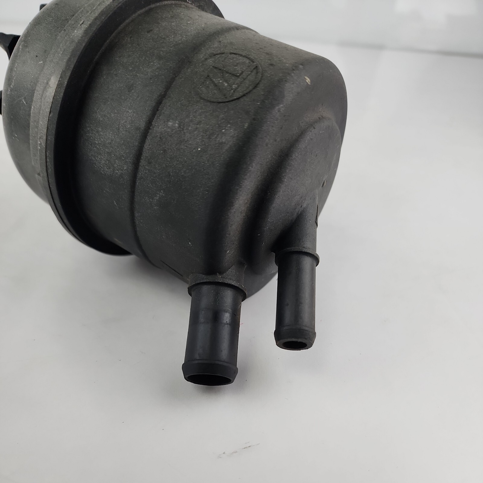 2006-2011 For Aston Martin V8 Vantage Power Steering Pump Fluid Reservoir Bottle