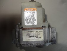 Honeywell Gas Valve VR8205S2296; 60-100394-01, Nat. Gas-----"USED"