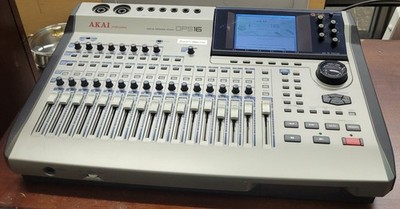 AKAI Professional&Digital Personal Studio DPS16 16trMTR 24bit 96kHz 10GB HD AsIS