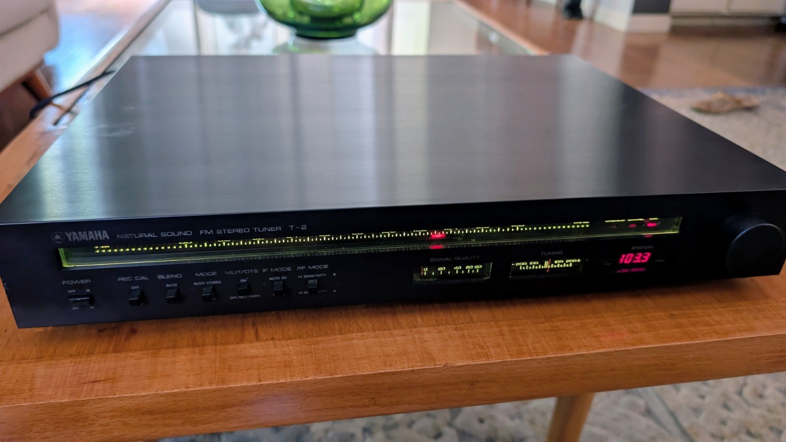 Nice Vintage Yamaha T-2 FM Stereo Tuner