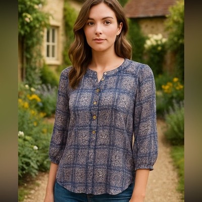 Anthropologie Akemi  +Kin Top Women s  Purple Blue Floral ¾ Sleeves  Blouse XS