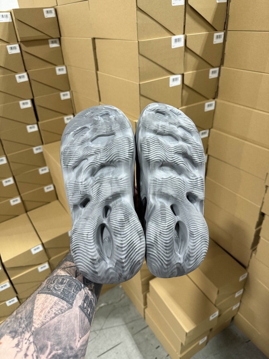 靴 adidas YEEZY Foam Runner MX Granite Amazon.com | Adidas Yeezy Foam RNNR MX Granite | Road Running