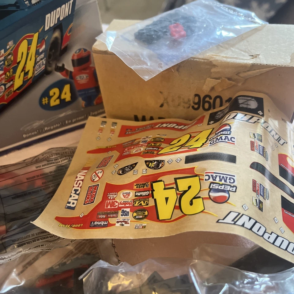 Mega Bloks 9976 NASCAR Race Car Pro Builder Jeff Gordon NEW IN BOX (No Figure) - Image 3 of 4