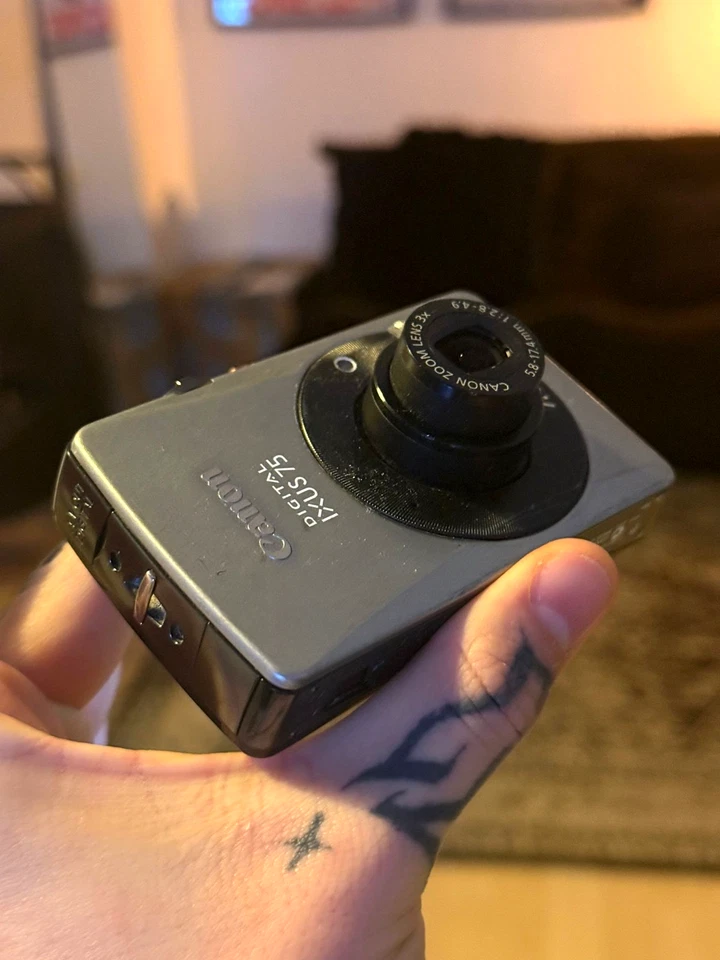 Canon IXUS 75 Point and Shoot Digitalkamera 7.1 MP | silber - Bild 3 von 4