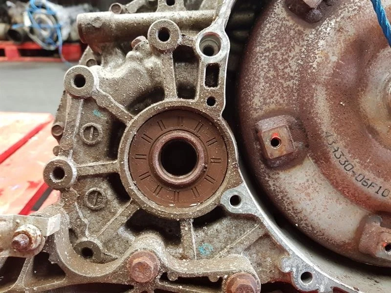 2004-2012 MK1 VOLVO V50 GEARBOX 2435 PETROL AUTOMATIC B5244S4 - Image 2 of 4