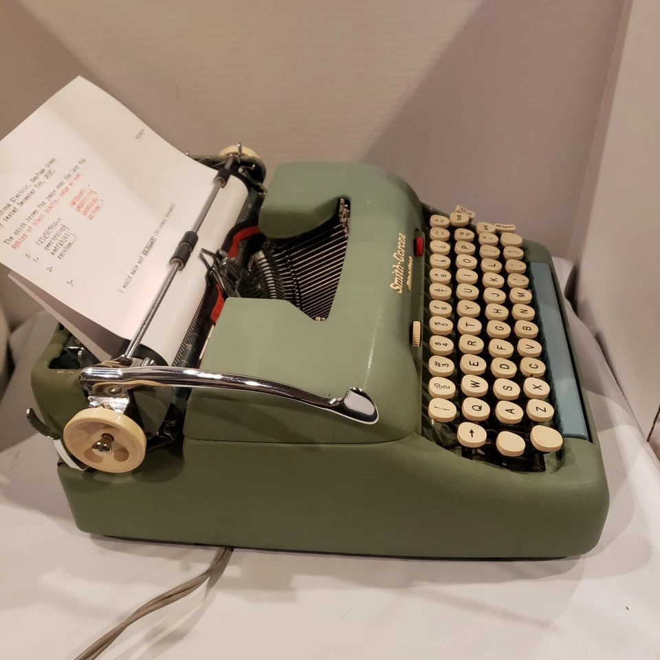 Smith Corona 5TE Seafoam Electric Typewriter With Case - Serviced Works! - Image 3 of 4