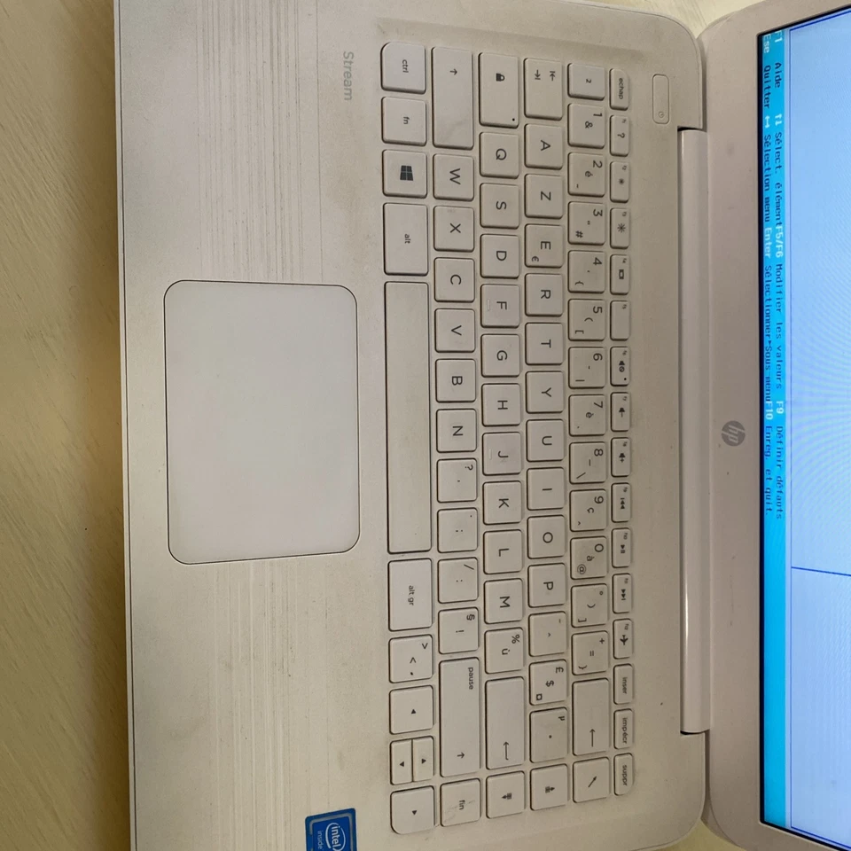 HP 14-ax004nf – Celeron N3060 – 2Go RAM – Blanc – Sans chargeur – AZERTY - Photo 2/4