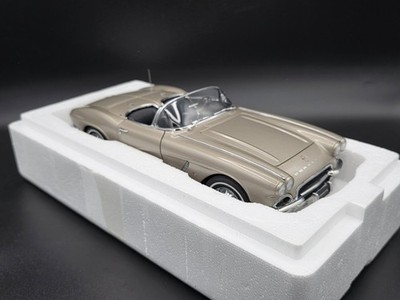 Autoart Millennium 1962 Chevrolet Corvette 1:18 Diecast Car 71101