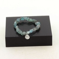 Mineralien Und Edelsteine. Armband Perlen Apatit Aus Brasilien. Hergestellt In