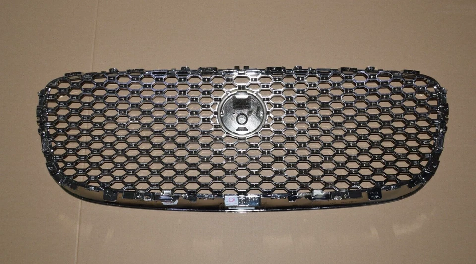 JAGUAR XF 260 2015-2020 Front Chrome Grill 20112491 6X63-018K28-A scratched - Image 2 of 4