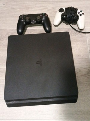 Sony PlayStation 4 Slim 1TB OVP, 5 Spiele, 2 Controller