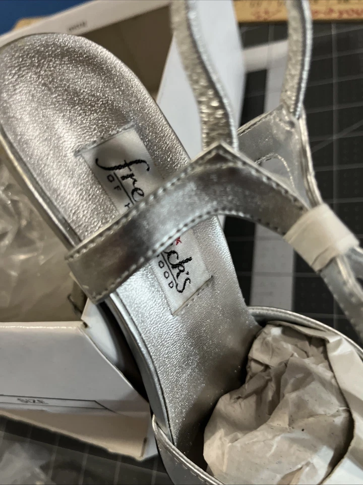 FREDERICKS OF HOLLYWOOD Shoes Size 6.5 M Silver Stiletto Pumps 4”Heels Strap-New - Image 2 of 4