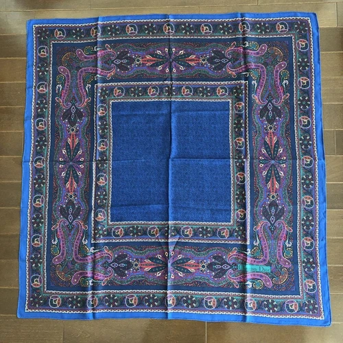 Foulard Christian Dior en soie cachemire motif floral occasion vintage bleu